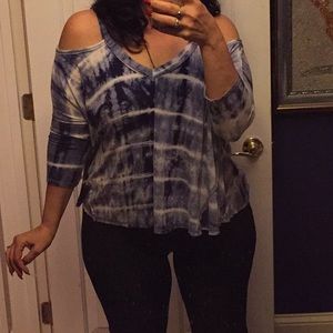 E2 tie-dye VNeck cold shoulder navy,blue and white